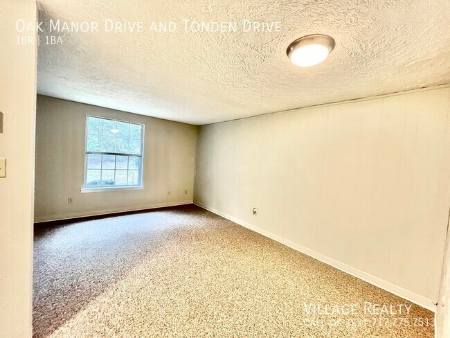 Building Photo - FEW STEPS, No one above or below! Cozy 1-B...