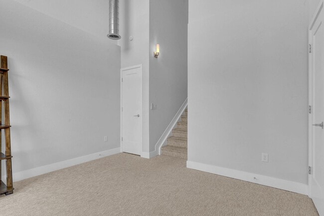 Building Photo - Stunning 3-bedroom, 4-bathroom townhouse!