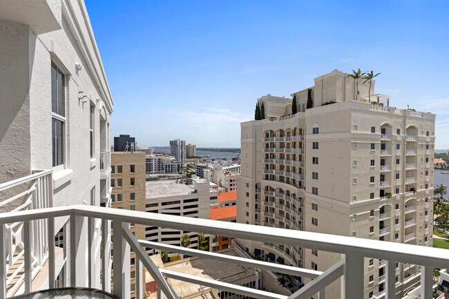 Building Photo - 255 Evernia St