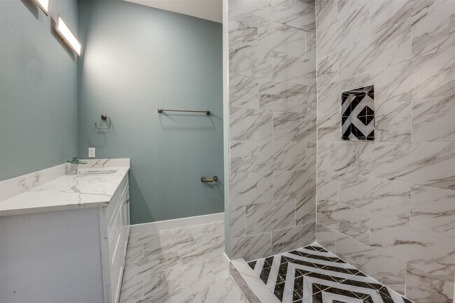 Building Photo - 4927 E Ridge Creek Dr