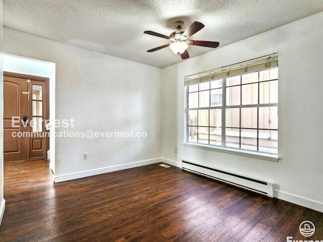 Building Photo - 811 S Rifle Way