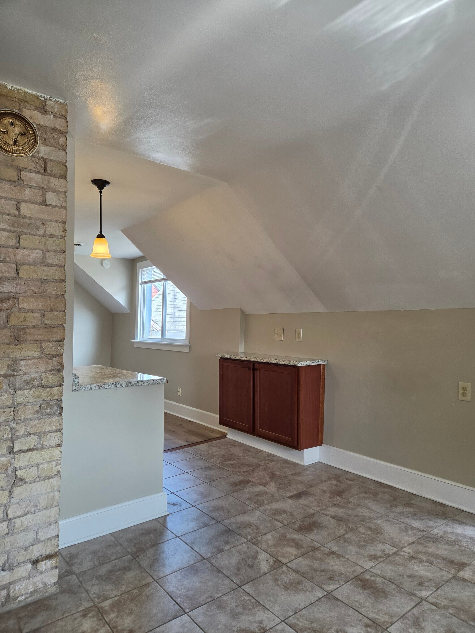 Building Photo - 2213 S Robinson Ave