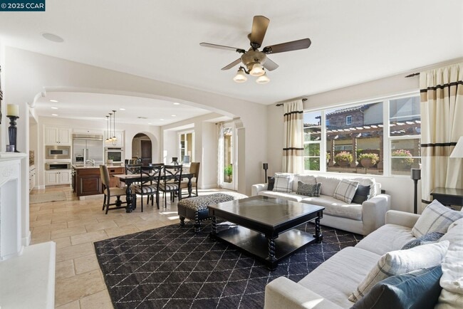 Building Photo - 1041 S Wedgewood Rd