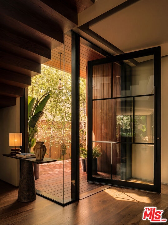 Building Photo - 530 N La Jolla Ave