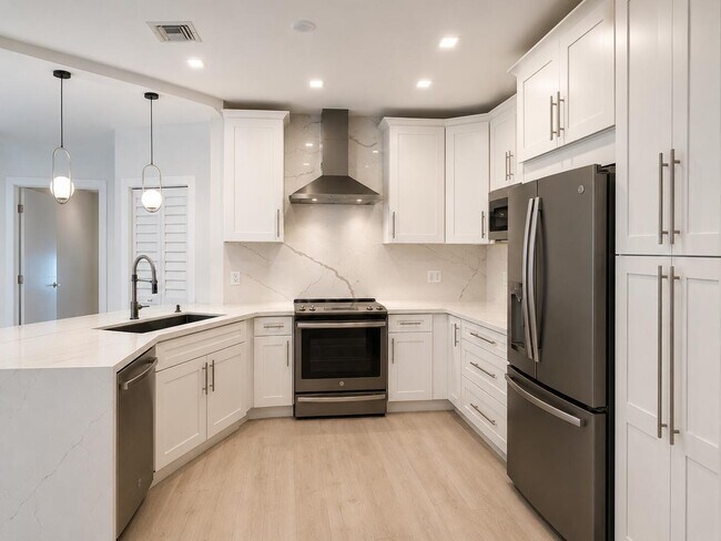 Building Photo - 1021 SW 42nd Terrace