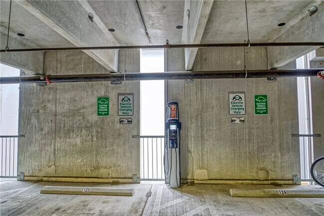 Building Photo - 1800 E 4th St