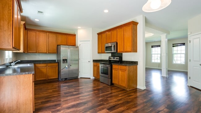 Building Photo - 4 Bedroom 2.5 Bath House in Sophia Landing...