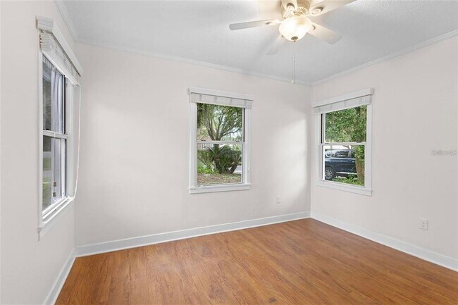 Building Photo - 605 N Amelia Ave