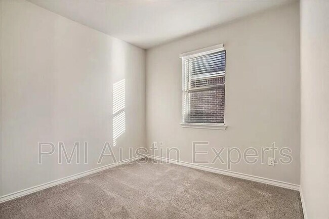 Building Photo - 405 Coba St