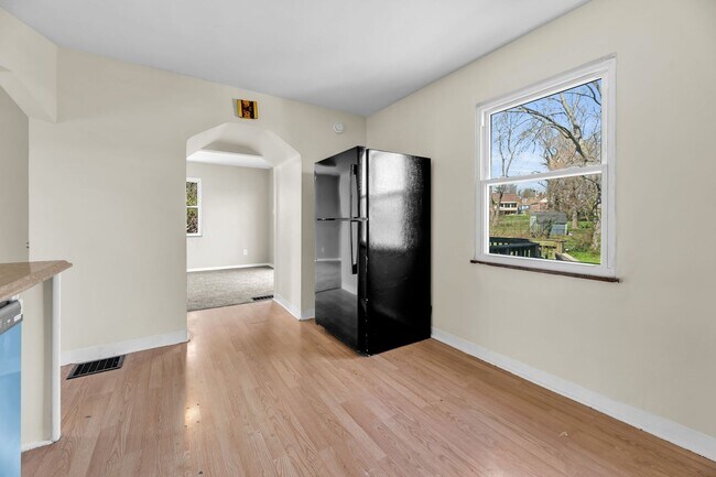 Building Photo - Colerain- Charming single-family home