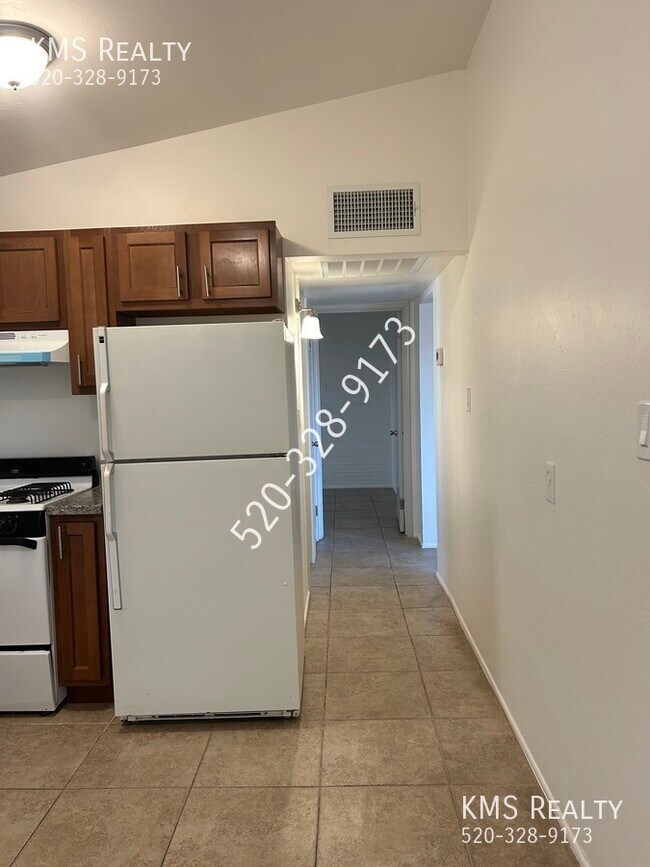 Building Photo - 5126 E Bellevue St