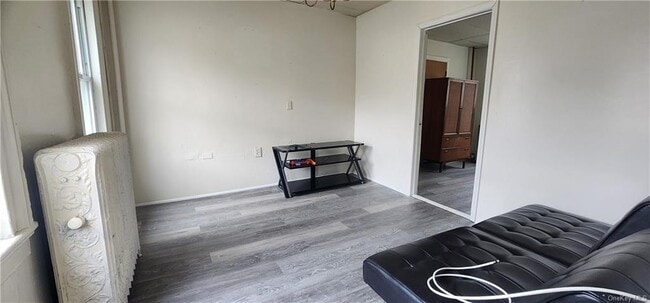 Building Photo - 368 E Broadway