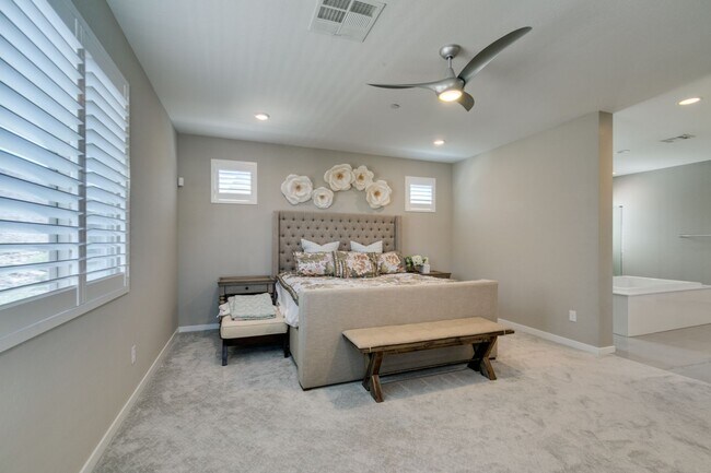 Building Photo - Luxury Rental with Mountain Views in Gated Henderson Community