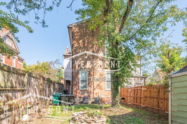 Building Photo - 1669 Blue Rock St