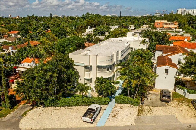 Building Photo - 319 W 28th St