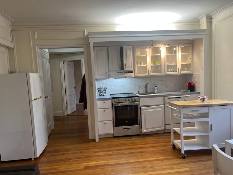 Primary Photo - 988 Memorial Dr