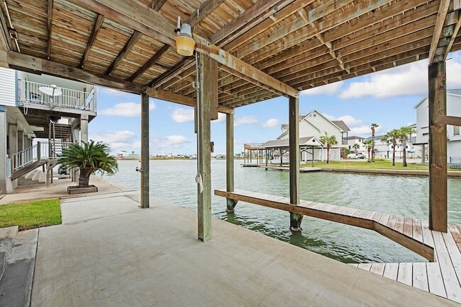 Building Photo - 336 Admiral Cir