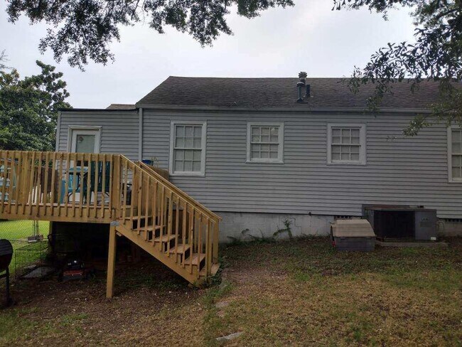 Building Photo - 8466 Fairview Dr