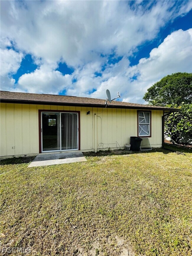 Building Photo - 19045 Holly Rd