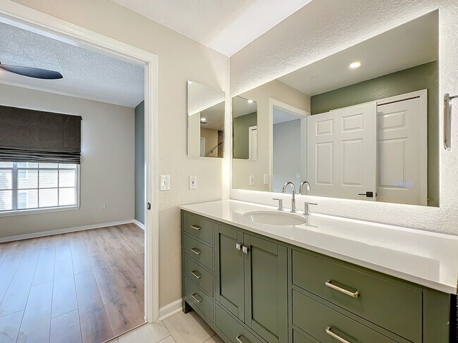 Building Photo - 13103 Mulberry Park Dr