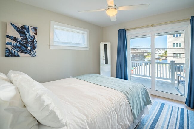 Building Photo - PERFECT BEACH GETAWAY - AVAILABLE MID-DECE...