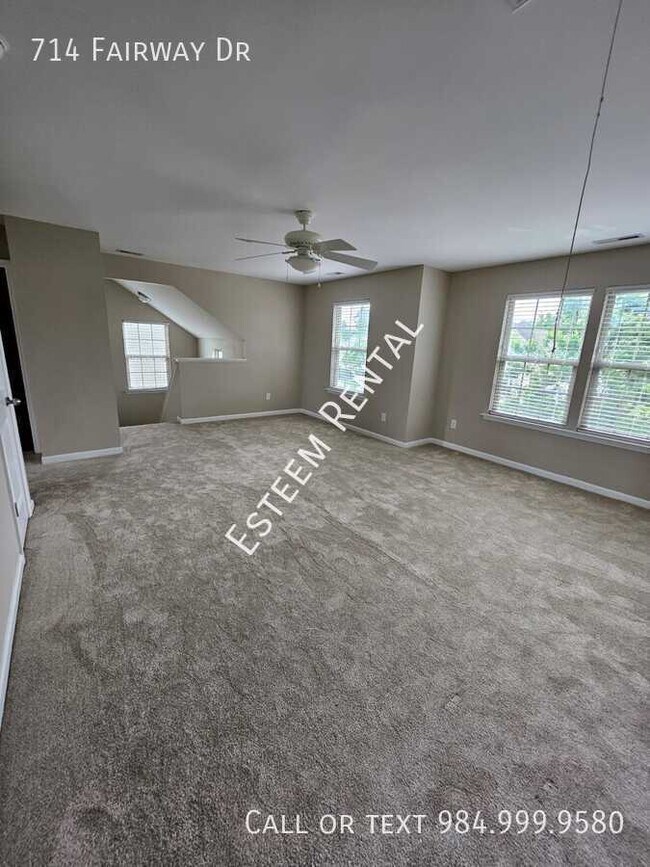 Building Photo - 714 Fairway Dr