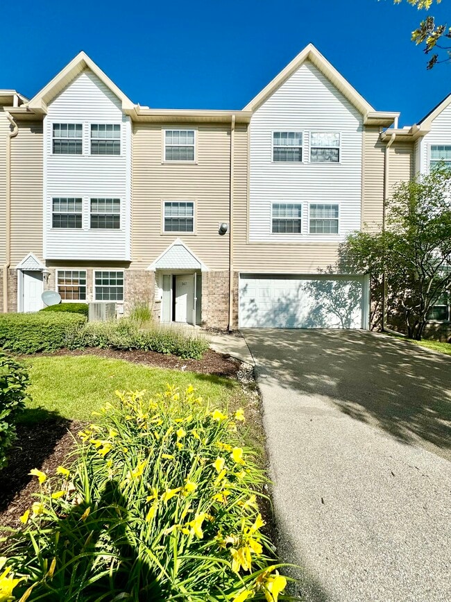 Primary Photo - 367 Kristin Ct E