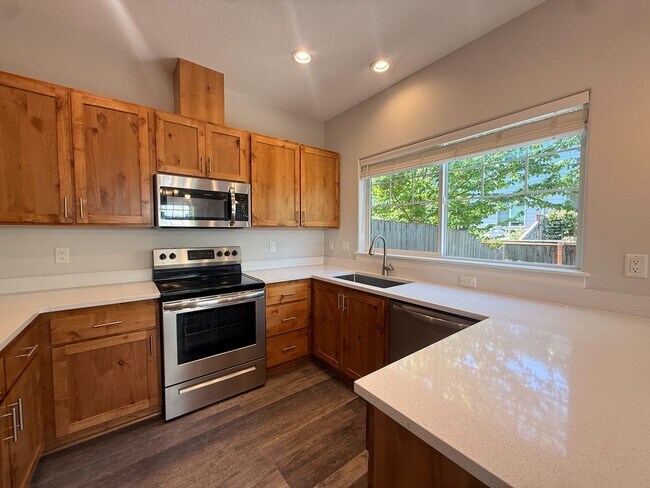 Building Photo - HONEYBEE5711-5713