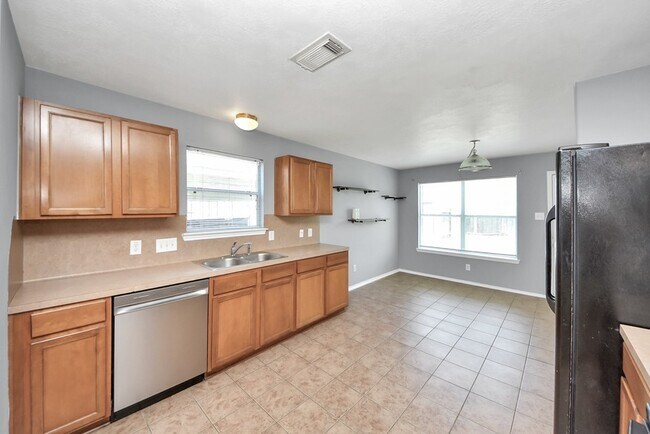 Building Photo - 14423 Hillard Green Ln