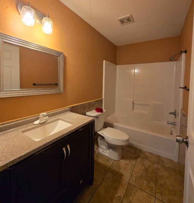 Building Photo - Centrally located!