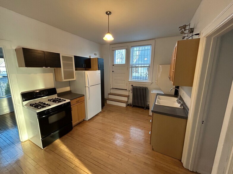 Building Photo - 2379 S Howell Ave