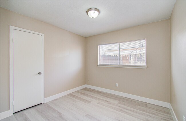 Building Photo - 13843 Rosetta Dr