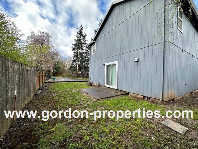 Building Photo - SE 73rd Ave - 3 bedroom townhouse in Mt Sc...