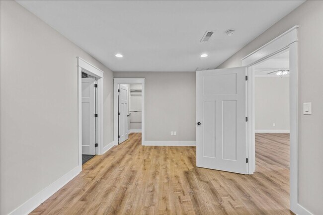 Building Photo - Beautiful Home for Rent in Chestnut Cove