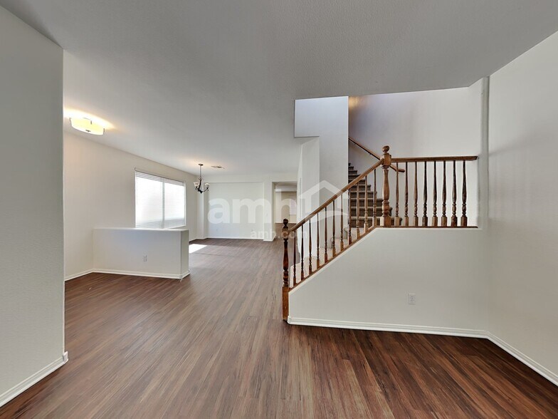 Building Photo - 1006 Lone Pine River Ave