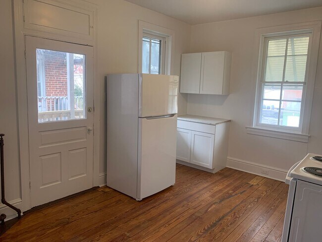 Building Photo - 3 Bedrooms on the Avenues York City