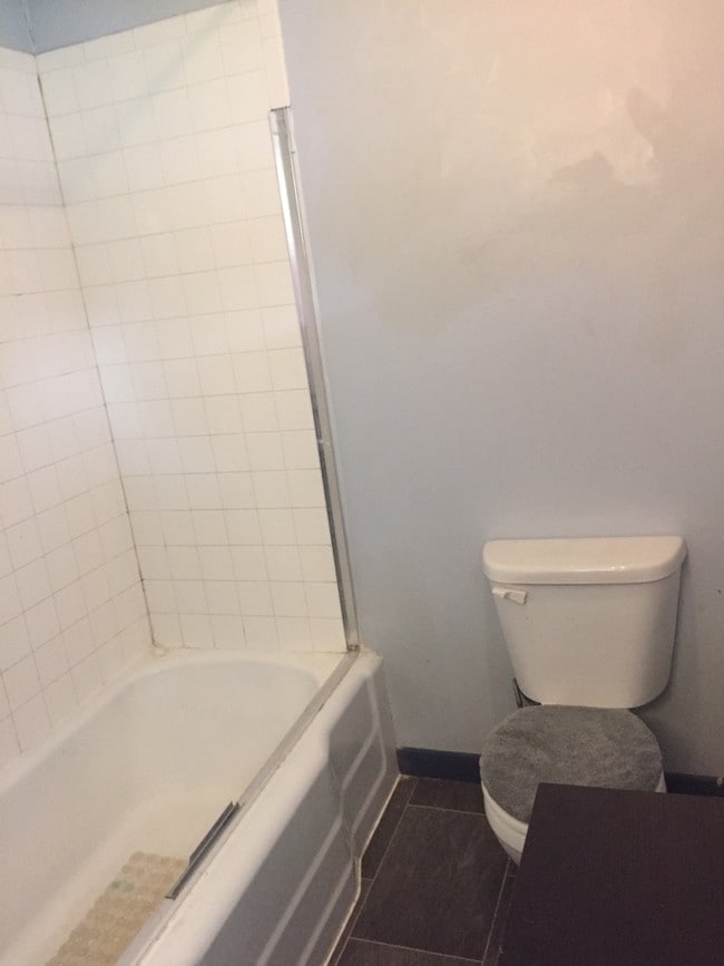 Building Photo - 709 N Maple St