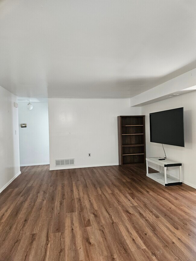 Building Photo - 57A W Bluebell Ln
