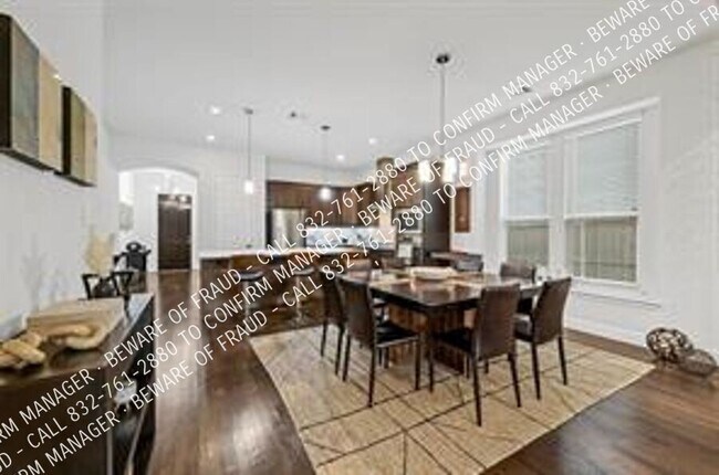 Building Photo - 2606 San Jacinto Dr