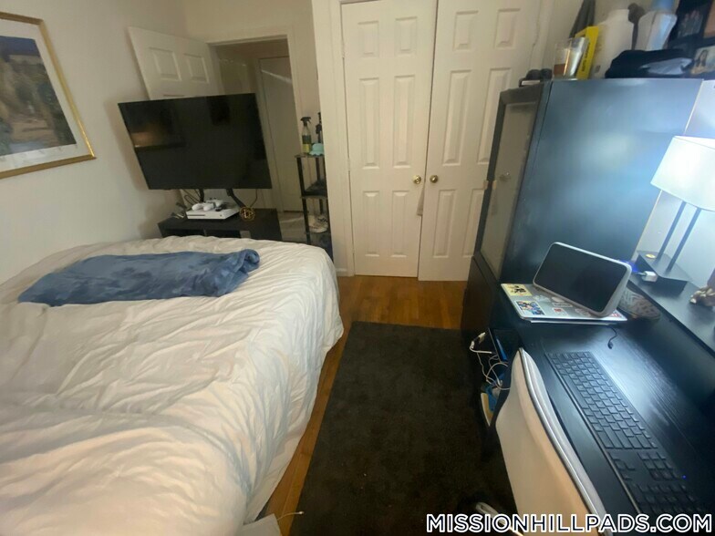 Building Photo - 715 Parker St