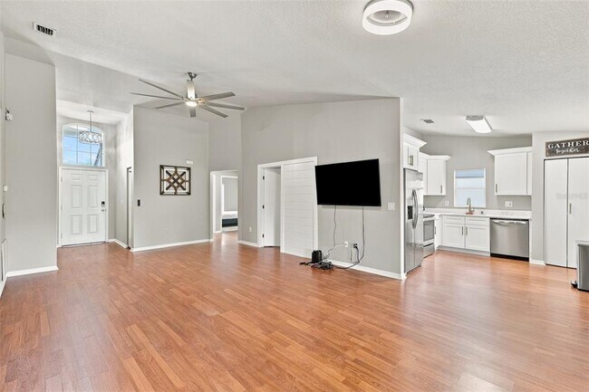 Building Photo - 128 Lookout Dr