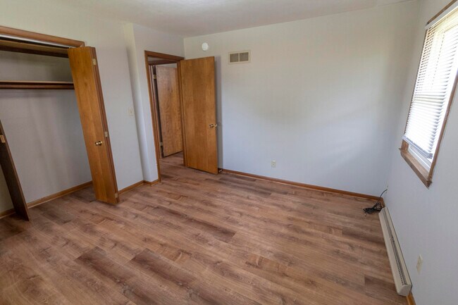 Building Photo - 1213 E Smiley Ln