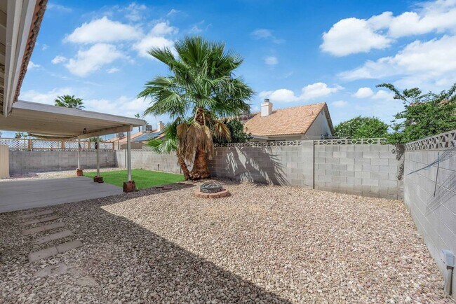 Building Photo - Well-Maintained 3BR Home | Open Living, Private Yard, Prime NW Location