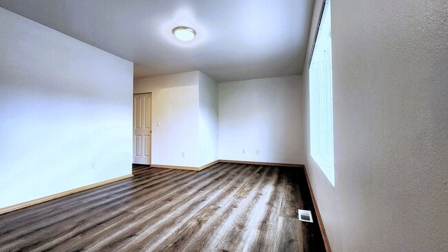 Building Photo - Comfort, Charm, and Convenience in South Hill