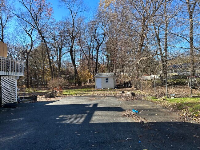 Building Photo - 8 Greene Rd