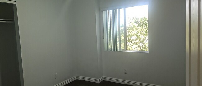 Building Photo - 33(1230)