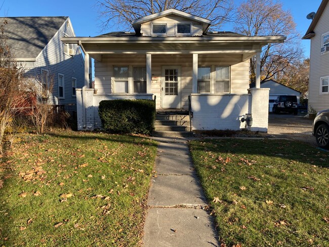 Primary Photo - Spacious 3 Bedroom 1 Bath House located in...