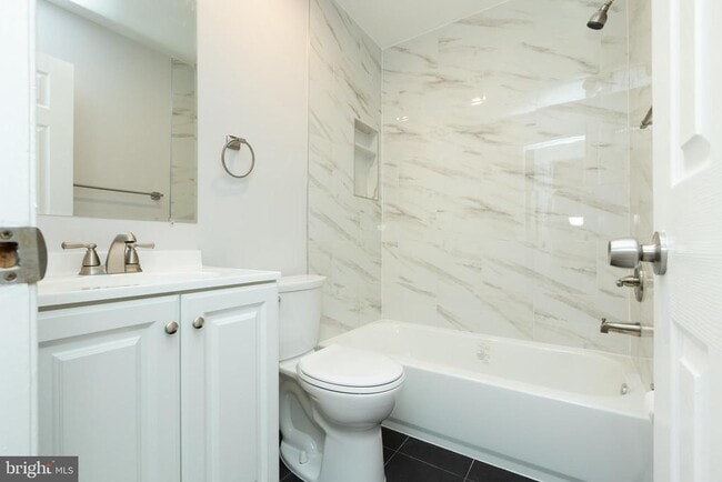 Building Photo - 9004 Roundleaf Way