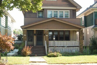 Building Photo - 3224 S Springfield Ave