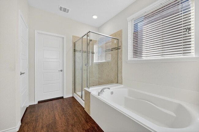 Building Photo - 2209 Barx Dr